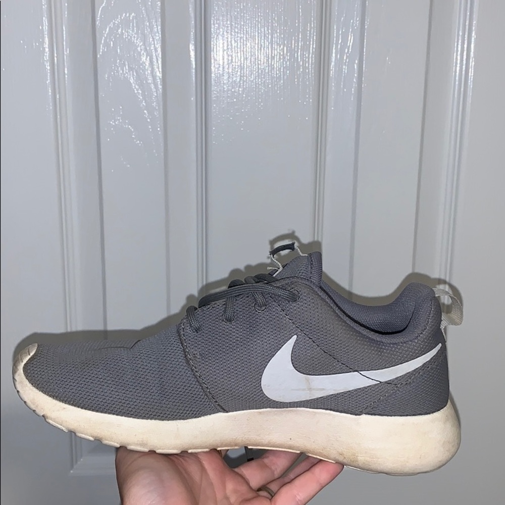 ✨Women’s Nike Roshe Ones✨